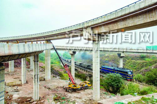 正在建設(shè)中的城西馬屋基立交。 記者 牟科 攝